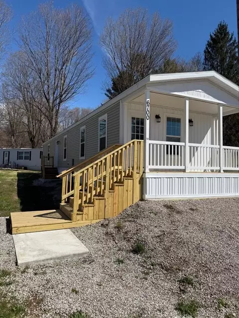 6700 Spruce Dr, Benzonia, MI 49616
