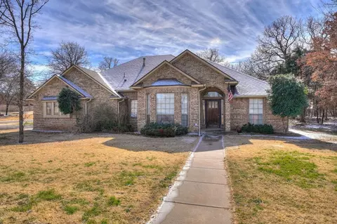 1042 Hidden Oaks Way, Guthrie, OK 73044