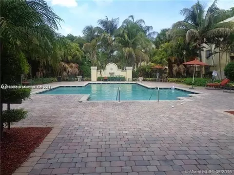 5686 Rock Island Rd #118, Tamarac, FL 33319