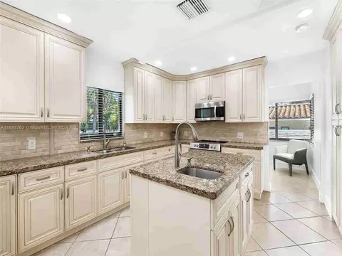 1811 NE 8th St, Fort Lauderdale, FL 33304