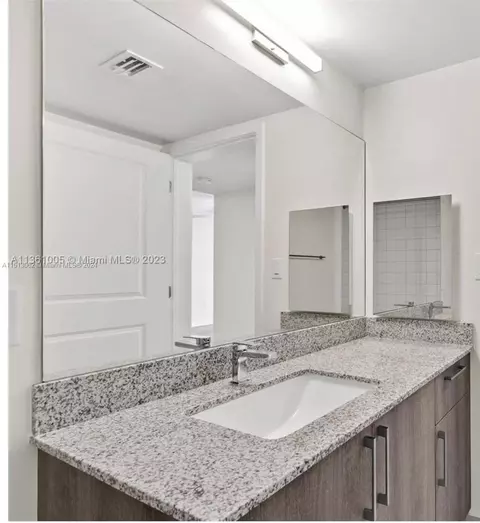 400 NW 112th Ave, Sweetwater, FL 33172