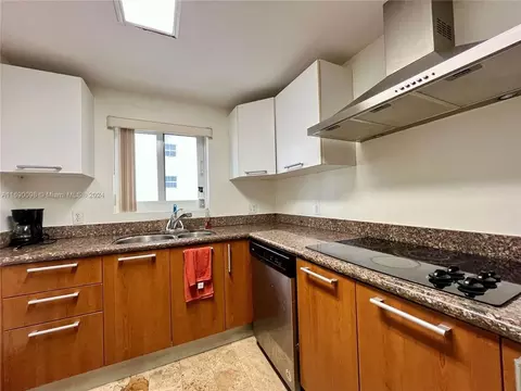 170 SE 14th St #1405, Miami, FL 33131