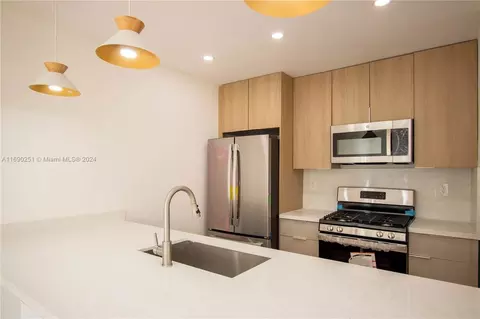 18101 NW 68th Ave #B210, Hialeah, FL 33015