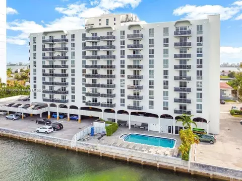 7928 West Dr #PH3, North Bay Village, FL 33141