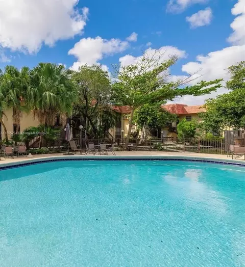 750 NE 199th St #207H, Ives Estates, FL 33179