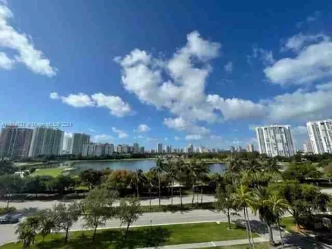 3625 N Country Club Dr #704, Aventura, FL 33180