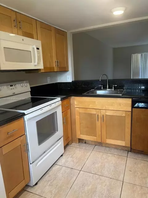 850 NE 209th Ter #206-35, Ives Estates, FL 33179