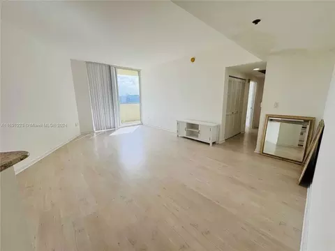 19501 W Country Club Dr #1006, Aventura, FL 33180