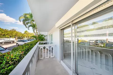 100 Edgewater Dr #109, Coral Gables, FL 33133