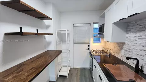 300 74th St #14, Miami Beach, FL 33141