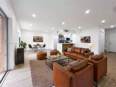 17911 NW 68th Ave #O207, Hialeah, FL 33015