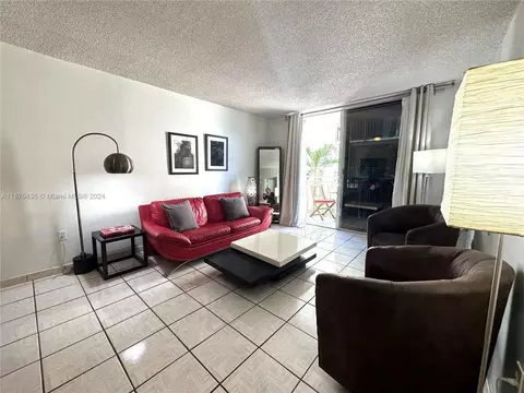 1665 Bay Rd #316, Miami Beach, FL 33139