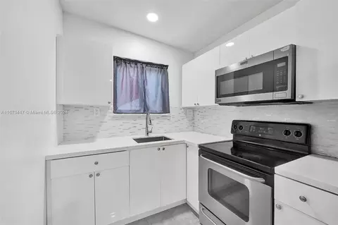 418 NW 47th St #3, Miami, FL 33127