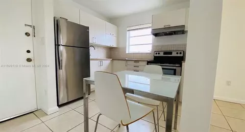 7925 Carlyle Ave #404, Miami Beach, FL 33141