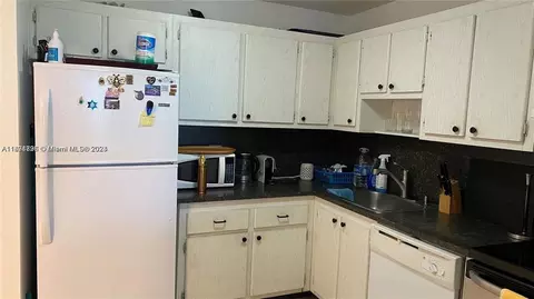 16950 W Dixie Hwy #539, North Miami Beach, FL 33160