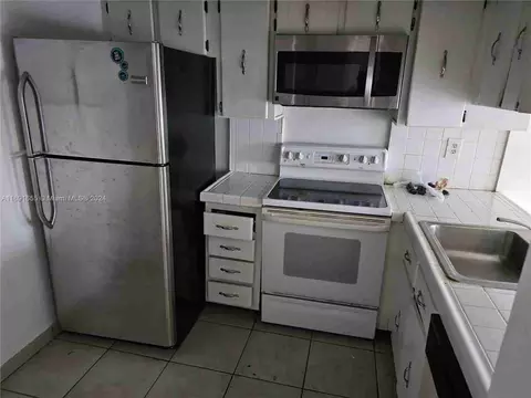 16465 NE 22nd Ave #318, Miami, FL 33160