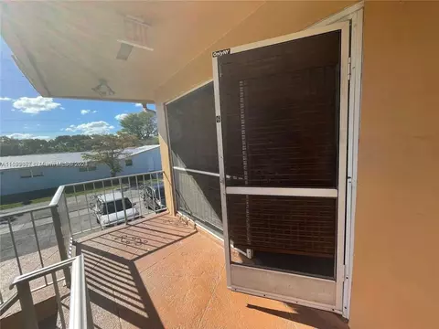 133 SE 4th Ave #6, Hallandale Beach, FL 33009