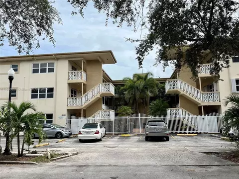 1958 Monroe St #203, Hollywood, FL 33020