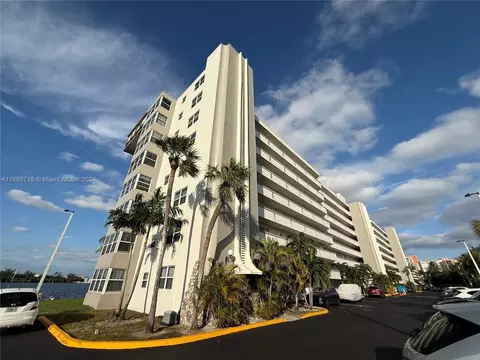 1075 NE Miami Gardens Dr #501, Miami, FL 33179