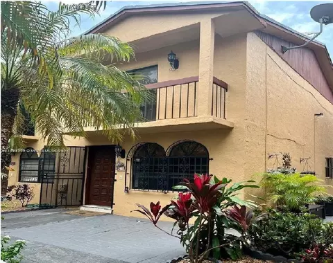 918 SW 7th St #3-2, Miami, FL 33130