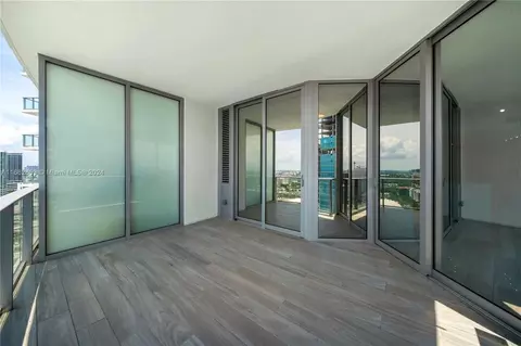 851 NE 1st Ave #2106, Miami, FL 33132