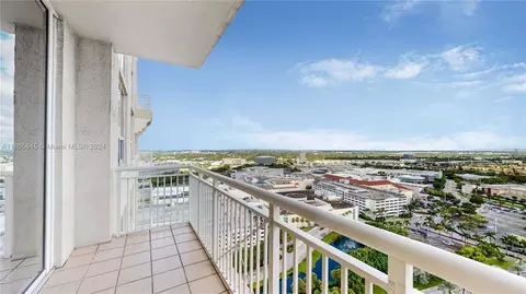 19501 W Country Club Dr #PH10, Aventura, FL 33180