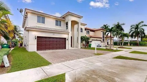 5622 SW 165th Ct, Miami, FL 33193