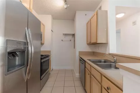 6001 SW 70th St #537, South Miami, FL 33143