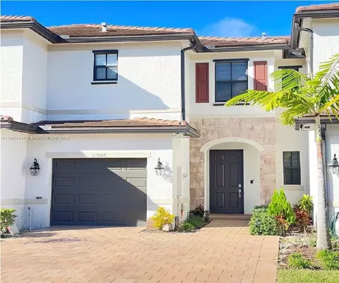 10926 W 33rd Way #10926, Hialeah, FL 33018