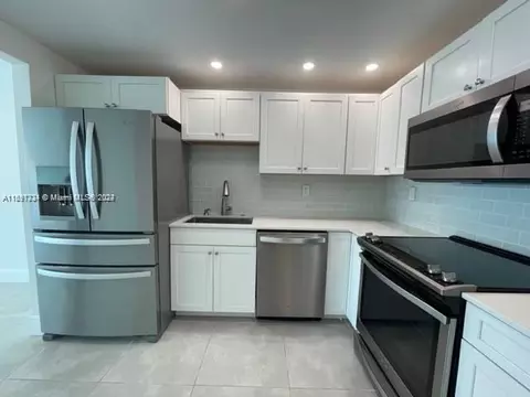 120 Lakeview Dr #303, Weston, FL 33326