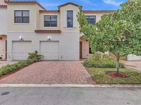 20960 NW 1st Dr, Pembroke Pines, FL 33029