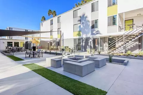 449 E Arenas Rd, Palm Springs, CA 92262