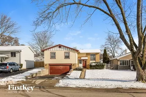 553 N Midlothian Rd, Mundelein, IL 60060