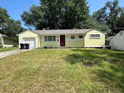 8603 Winchester Ave, Kansas City, MO 64138
