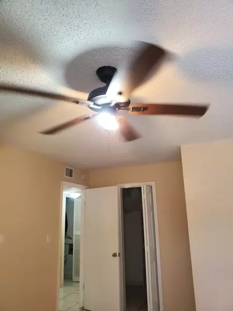 14 W, Hialeah, FL 33012 photo 23