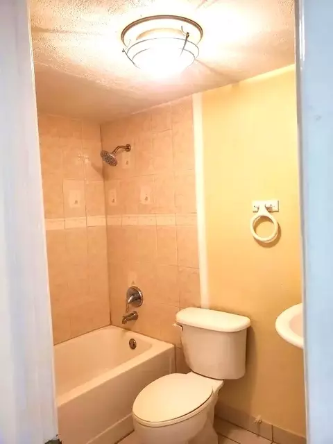 14 W, Hialeah, FL 33012 photo 5