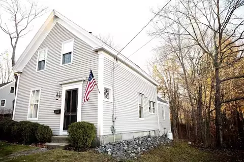 28 Bridge St, Yarmouth, ME 04096