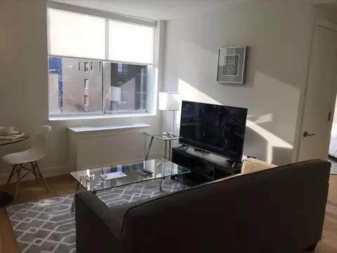 E 54th St, New York, NY 10022