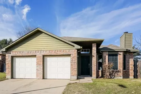 8420 Cloverglen Ln, Fort Worth, TX 76123