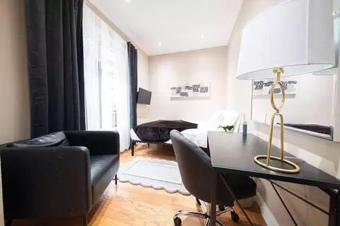 W 110th St, New York, NY 10025