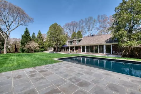 Woodbine Dr, East Hampton, NY 11937