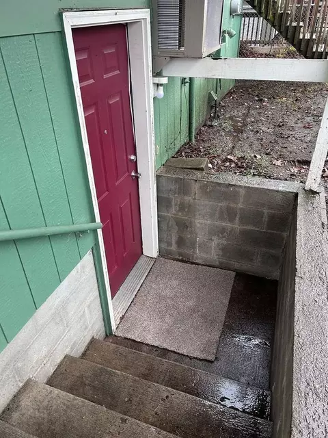 220 W 2nd St, Cheney, WA 99004