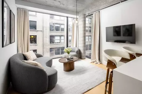 W 28th St, New York, NY 10001