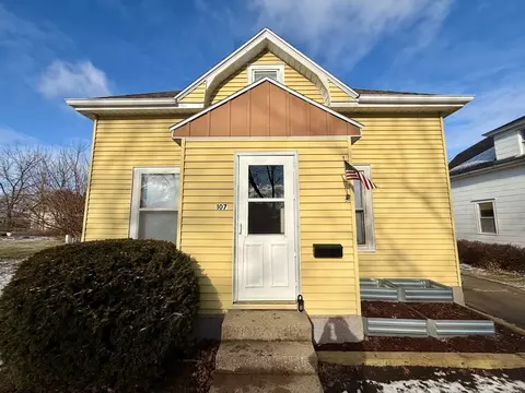 107 Clark St, Reinbeck, IA 50669