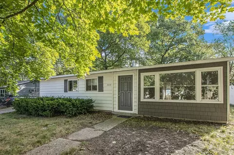 2426 Shasta Dr, Kalamazoo, MI 49004