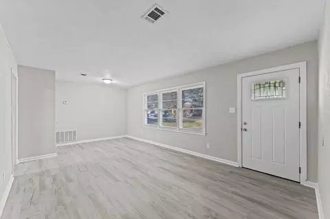 405 Chip St, La Marque, TX 77568