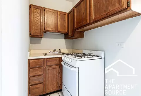 511 W Melrose St #214, Chicago, IL 60657