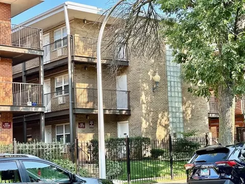 4543 N Dover St #2C, Chicago, IL 60640