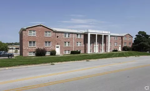 13306 Kingswood Dr, Omaha, NE 68144