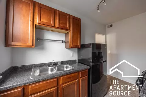 2004 W Jarvis Ave #3, Chicago, IL 60645